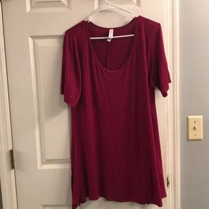 Maroon LulaRoe top
